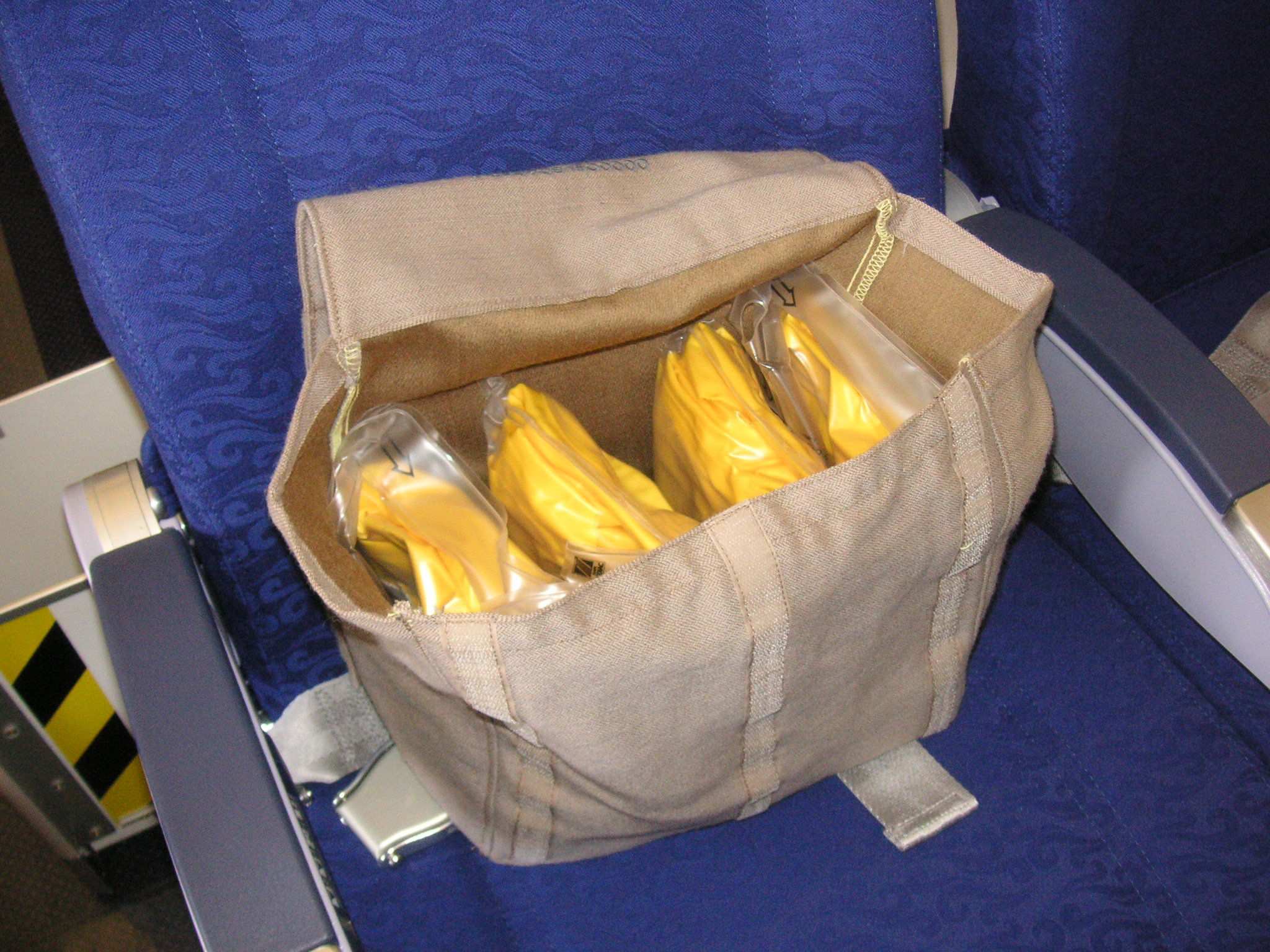 CCA02 D3C DH_4Life Vest in Pocket_01.JPG